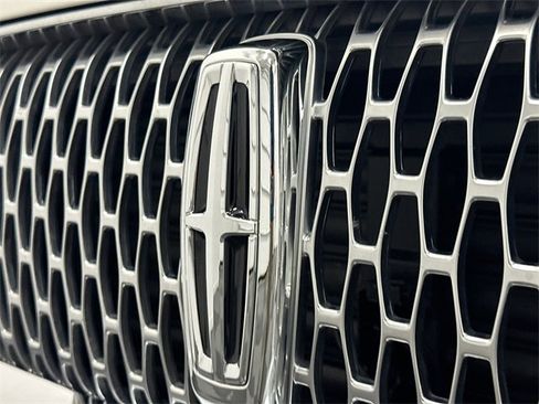 Used 2022 Lincoln Aviator AWD image 13