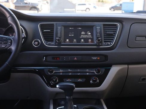 Used 2017 Kia Sedona LX w/ LX Essentials Premium Package image 25