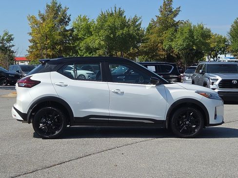 Used 2024 Nissan Kicks SR w/ SR Premium Package FWD image 6