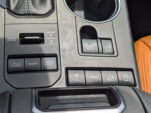 Used 2022 Toyota Highlander XLE AWD/4WD image 26