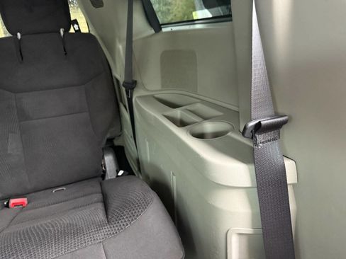 Used 2015 Dodge Grand Caravan SXT w/ Security Group image 29