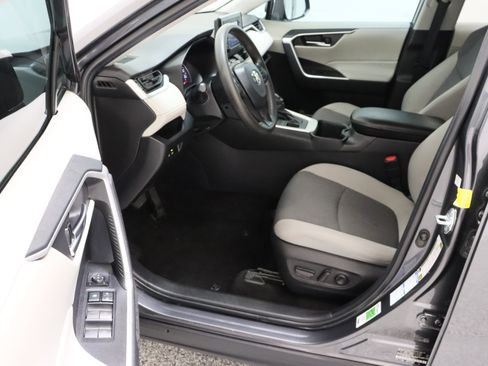 Used 2022 Toyota RAV4 XLE AWD/4WD image 14