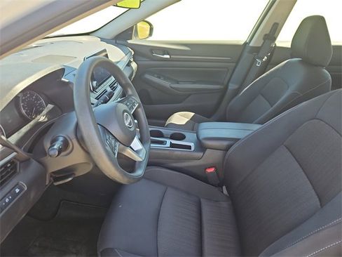 Used 2025 Nissan Altima 2.5 SV image 3
