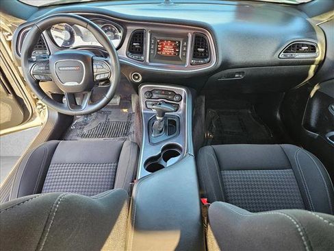 Used 2017 Dodge Challenger SXT image 15