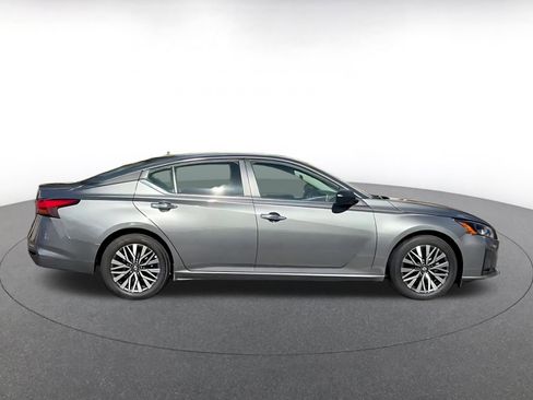 Used 2025 Nissan Altima 2.5 SV image 16