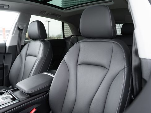 Used 2022 Audi Q8 Premium Plus w/ Premium Plus Package image 26