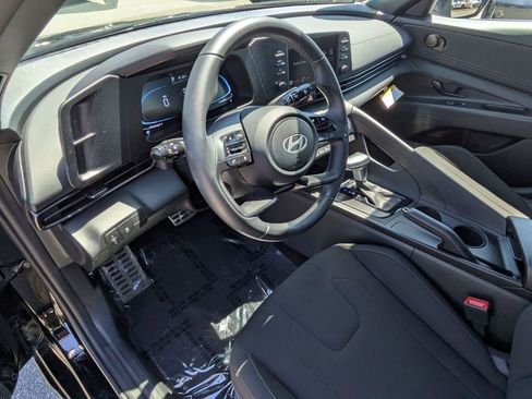 Certified 2025 Hyundai Elantra Sport FWD image 13