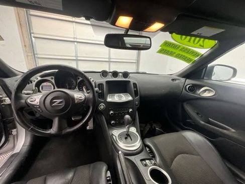 Used 2010 Nissan 370Z Touring RWD image 4