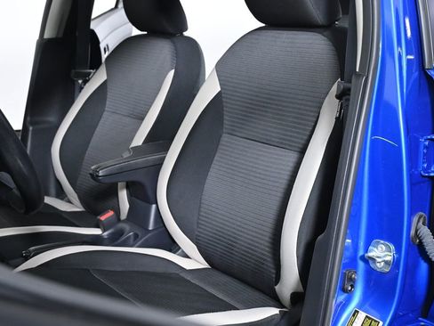 Used 2022 Nissan Versa SV w/ Electronics Package image 20