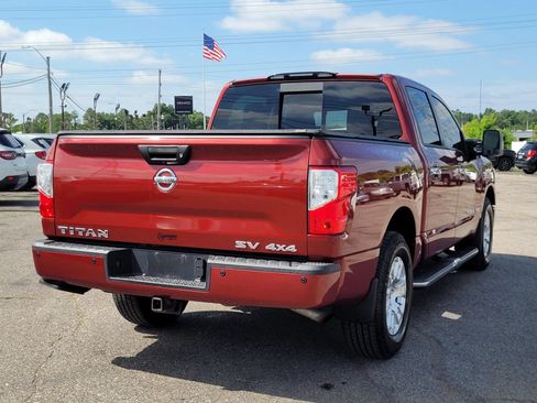 Used 2018 Nissan Titan SV w/ SV Convenience Package AWD/4WD image 23