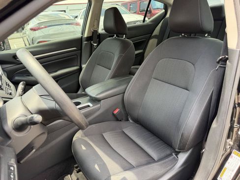 Used 2022 Nissan Altima 2.5 SV FWD image 8