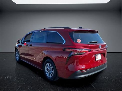 Used 2022 Toyota Sienna LE AWD/4WD image 6