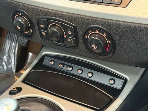 Used 2005 BMW Z4 2.5i image 18