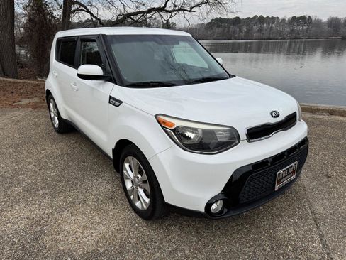 Used 2016 Kia Soul + image 2