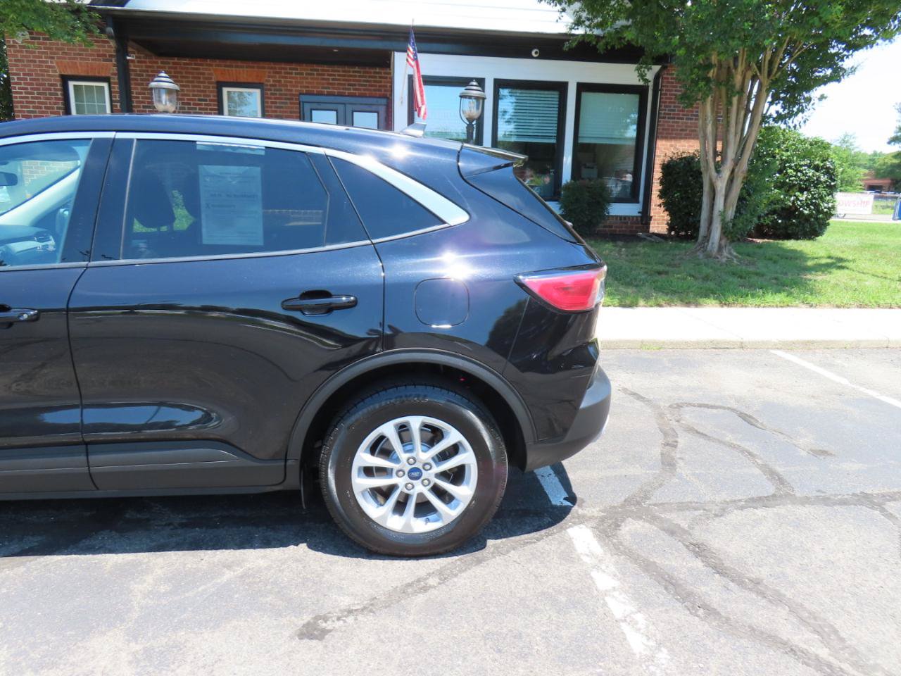 Used 2020 Ford Escape SE AWD/4WD image 4
