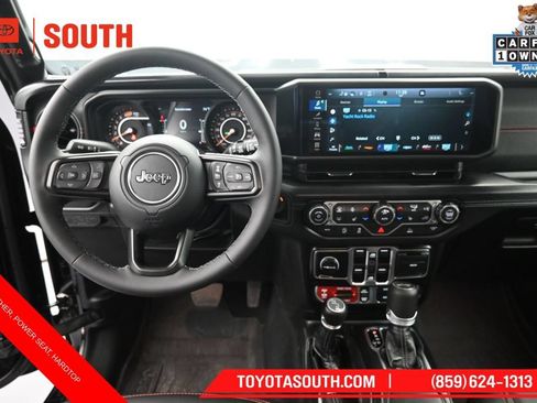 Used 2026 Jeep Wrangler Unlimited Rubicon AWD/4WD image 11