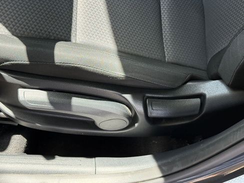 Used 2025 Kia Soul LX w/ LX Technology Package FWD image 22