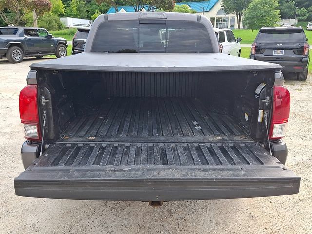 Used 2018 Toyota Tacoma TRD Sport AWD/4WD image 30
