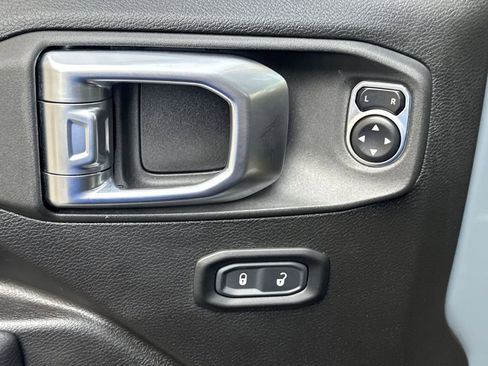 Used 2024 Jeep Wrangler Unlimited AWD/4WD image 15