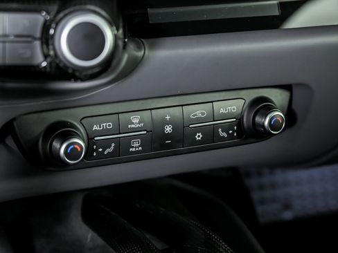 Used 2019 Ferrari 812 Superfast RWD image 32