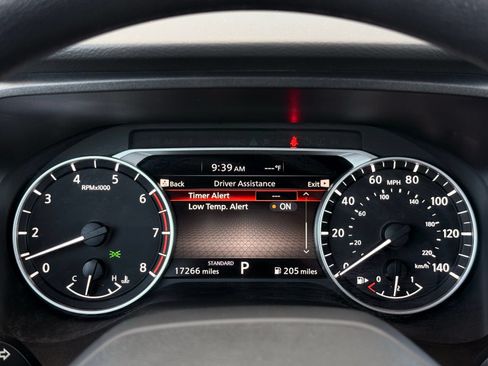 Used 2025 Nissan Rogue S FWD image 33