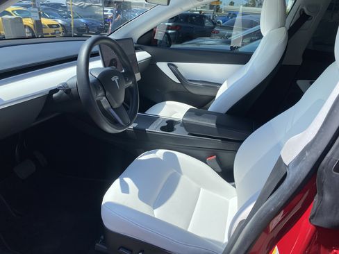 Used 2021 Tesla Model Y Long Range AWD/4WD image 13