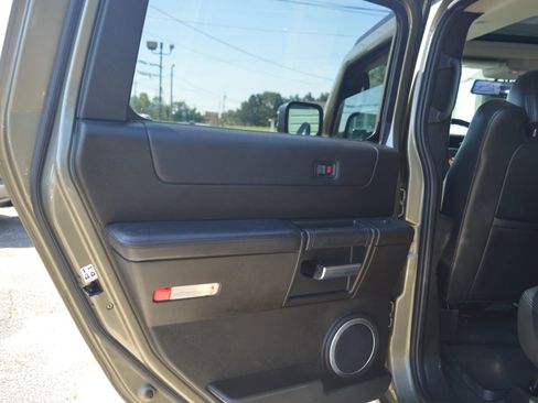 Used 2005 HUMMER H2 w/ Preferred Equipment Group AWD/4WD image 25