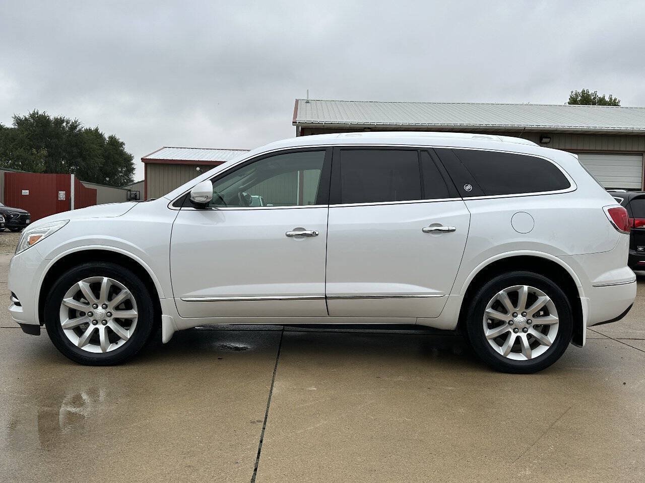 Used 2016 Buick Enclave Premium w/ Experience Buick Package FWD image 2