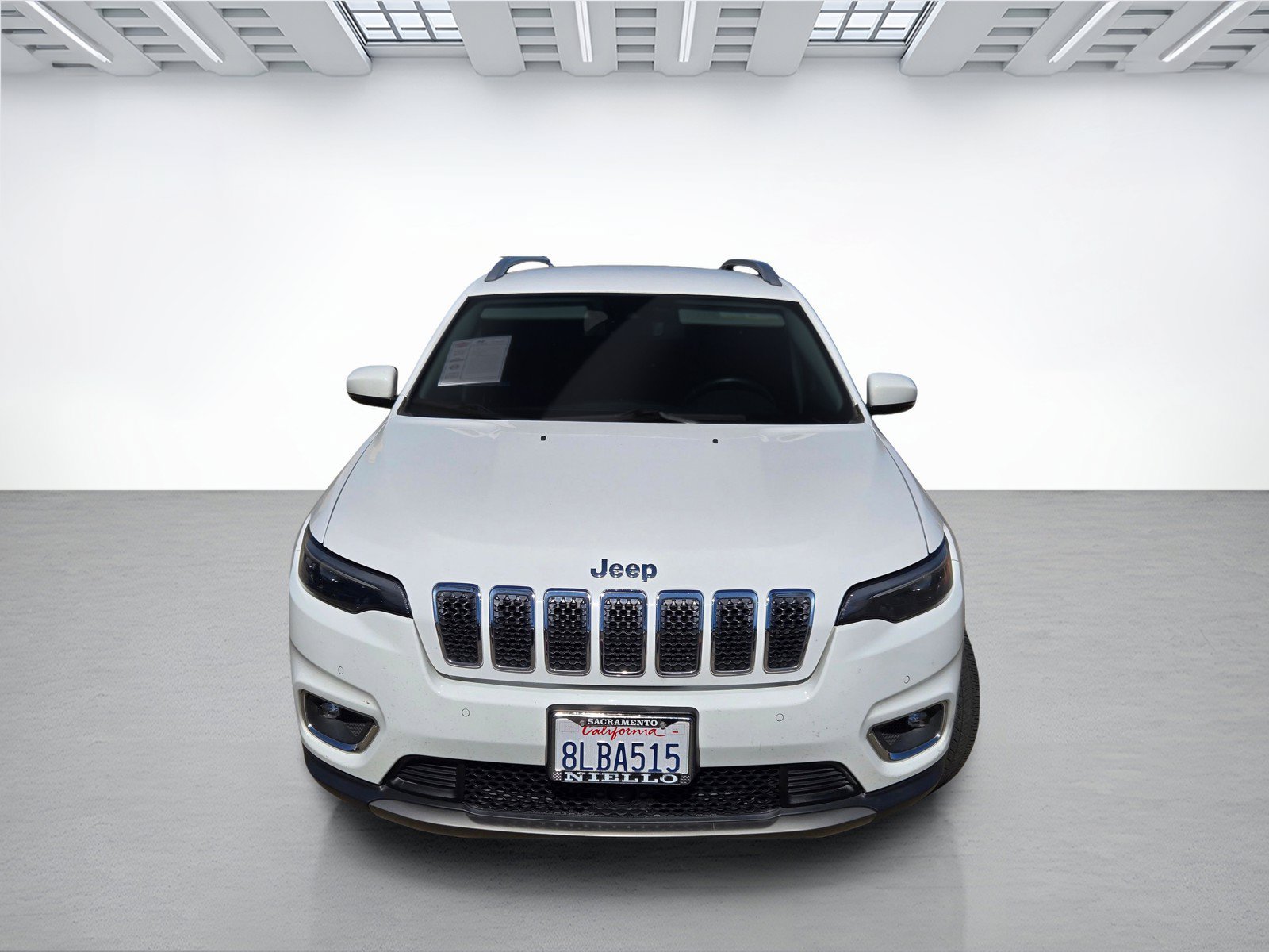 Used 2019 Jeep Cherokee Limited w/ Luxury Group AWD/4WD image 2