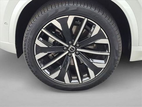 Used 2026 Volvo XC90 B6 Plus w/ Protection Package Premier AWD/4WD image 24