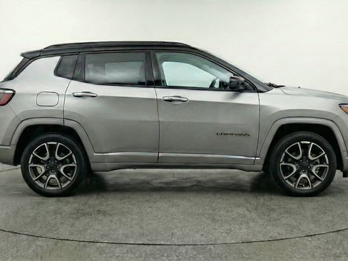 Used 2025 Jeep Compass Trailhawk AWD/4WD image 11