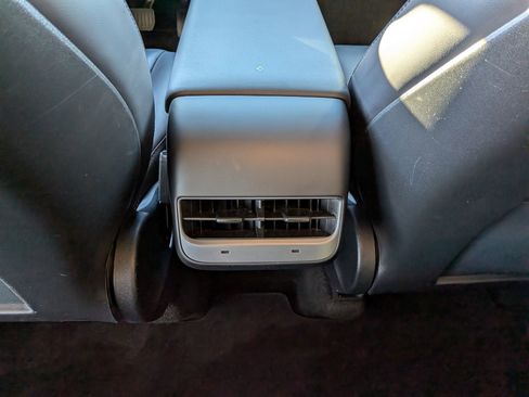 Used 2022 Tesla Model Y Long Range image 25