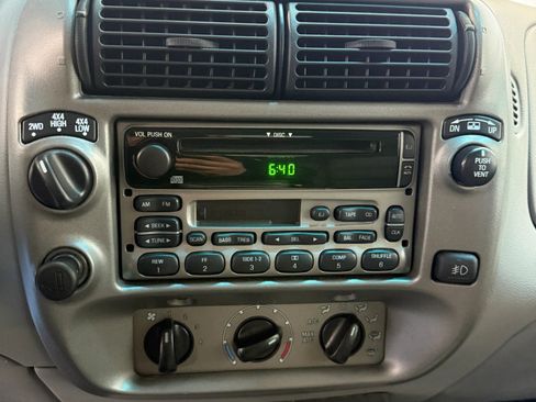 Used 2003 Ford Explorer Sport Trac XLT image 37