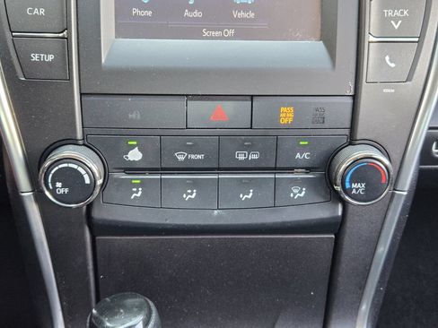 Used 2017 Toyota Camry LE FWD image 13