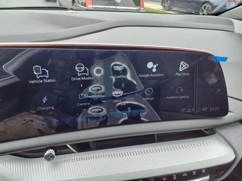 New 2025 Cadillac Optiq Luxury 1 image 30