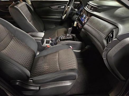 Used 2018 Nissan Rogue S image 19