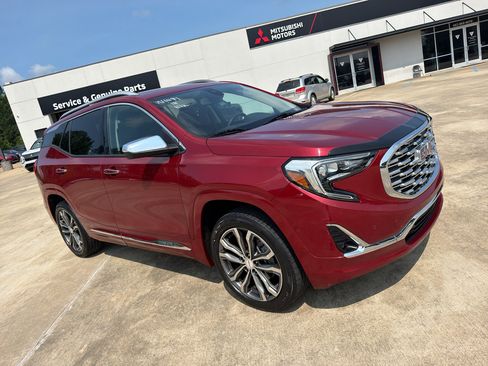 Used 2018 GMC Terrain Denali w/ Advanced Safety Package AWD/4WD image 3