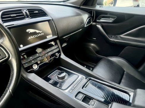 Used 2019 Jaguar F-PACE Premium image 15
