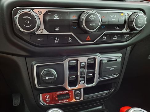 Used 2022 Jeep Wrangler Unlimited Rubicon w/ LED Lighting Group image 14