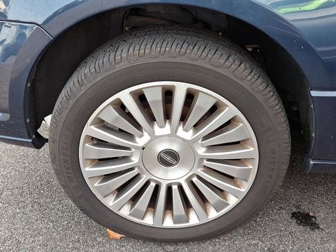 Used 2016 Lincoln Navigator Select image 9