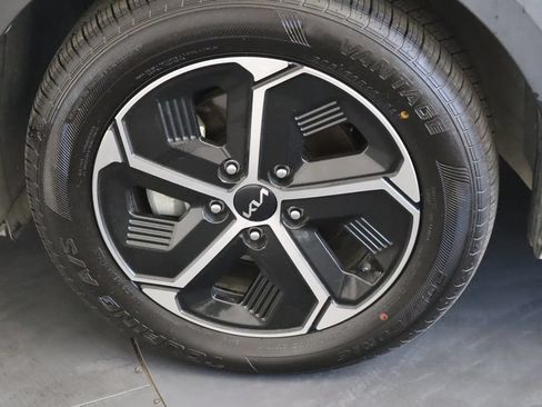 Used 2023 Kia Niro EX FWD image 14