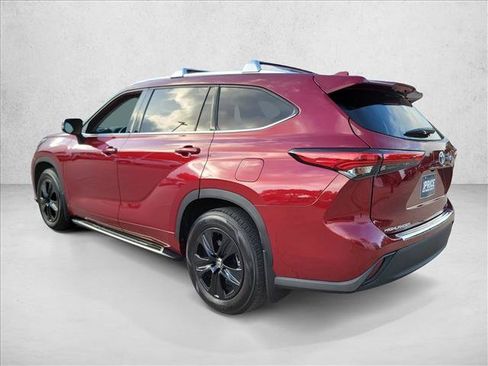 Used 2020 Toyota Highlander XLE FWD image 5