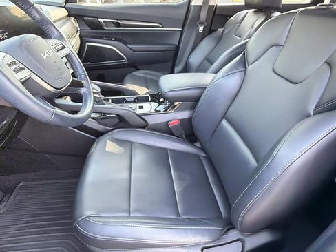 Used 2025 Kia Telluride LX image 12