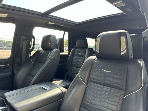 Used 2021 Cadillac Escalade Sport Platinum AWD/4WD image 3