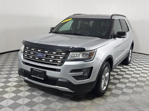 Used 2016 Ford Explorer XLT w/ Equipment Group 202A AWD/4WD image 10