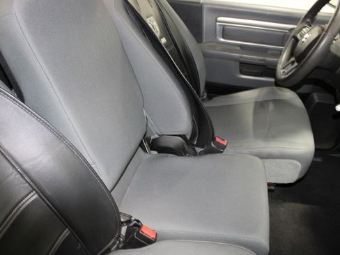 Used 2015 RAM 1500 Express RWD image 32