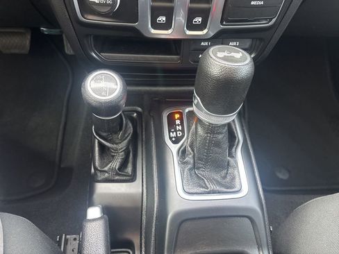 Used 2020 Jeep Wrangler Sport AWD/4WD image 23