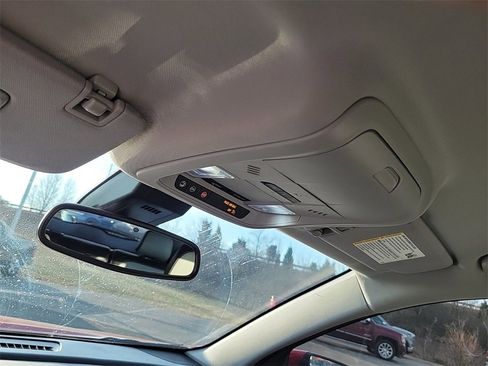 Used 2024 GMC Terrain SLT w/ Tech Package image 30