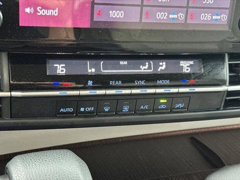 Certified 2024 Toyota Sienna LE image 25