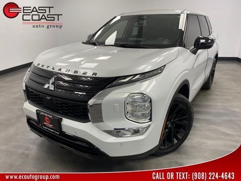 Used 2023 Mitsubishi Outlander SE Black Edition AWD/4WD image 1